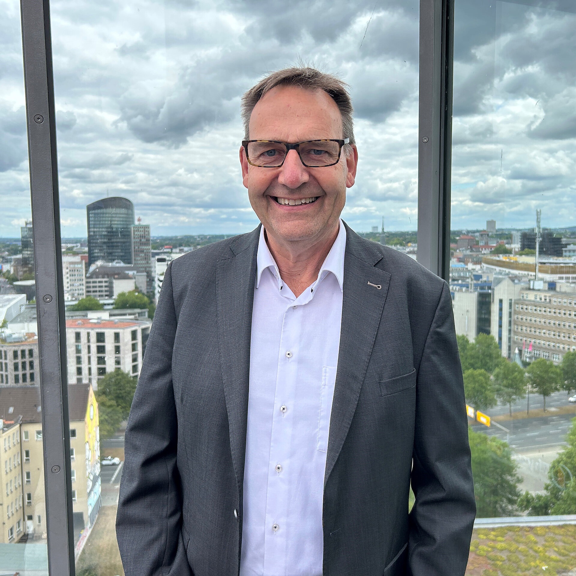 Portrait of Dr. Oliver Humbach | CEO of Sionic